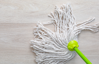 How to Maintain Laminate Floors Using White Vinegar